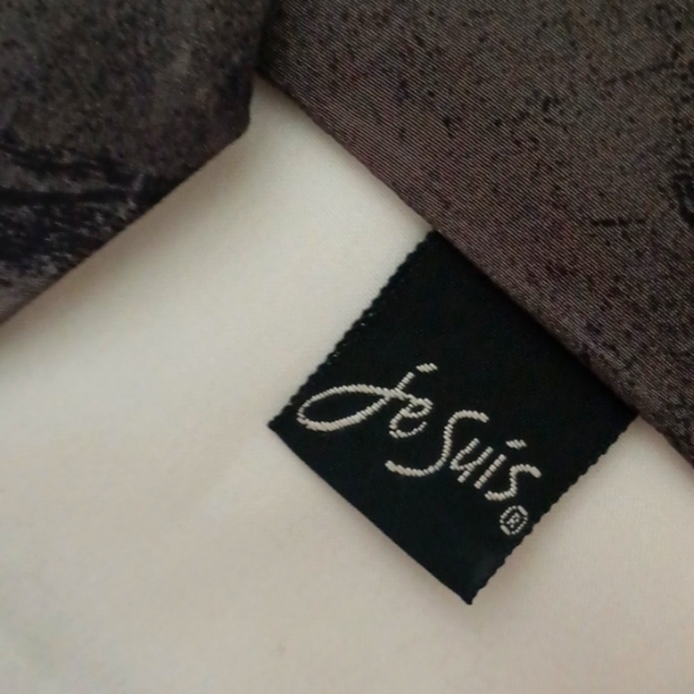 Je suis neck tie